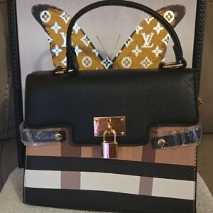 Deluxity LA Elegant Black and Brown Handbag Or Crossbody